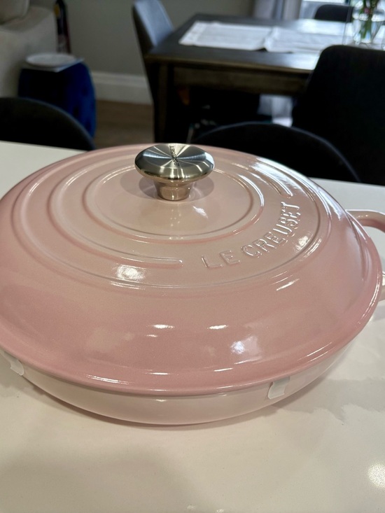 Le Creuset Other - Brand New Le Creuset Shell Pink Enameled Cast Iron Dutch Oven w/Stainless Knob